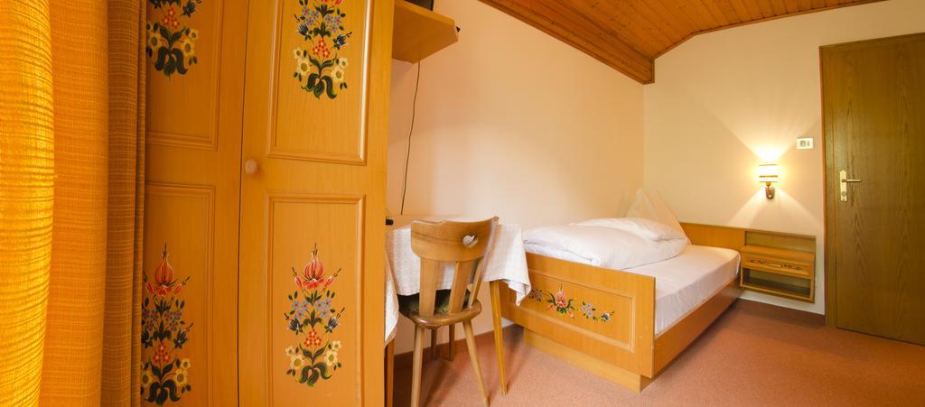 Pension Obertaberhof Schenna Zimmer foto